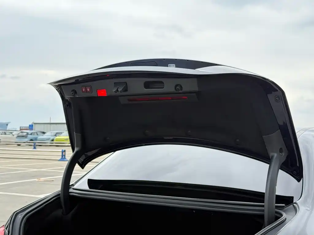 Mercedes-Benz E-Class — миниатюра 18