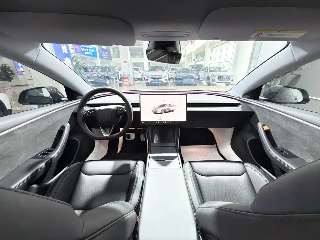 Tesla Model 3 — миниатюра 6