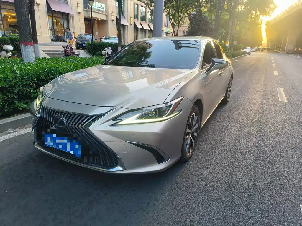 Lexus ES 2018