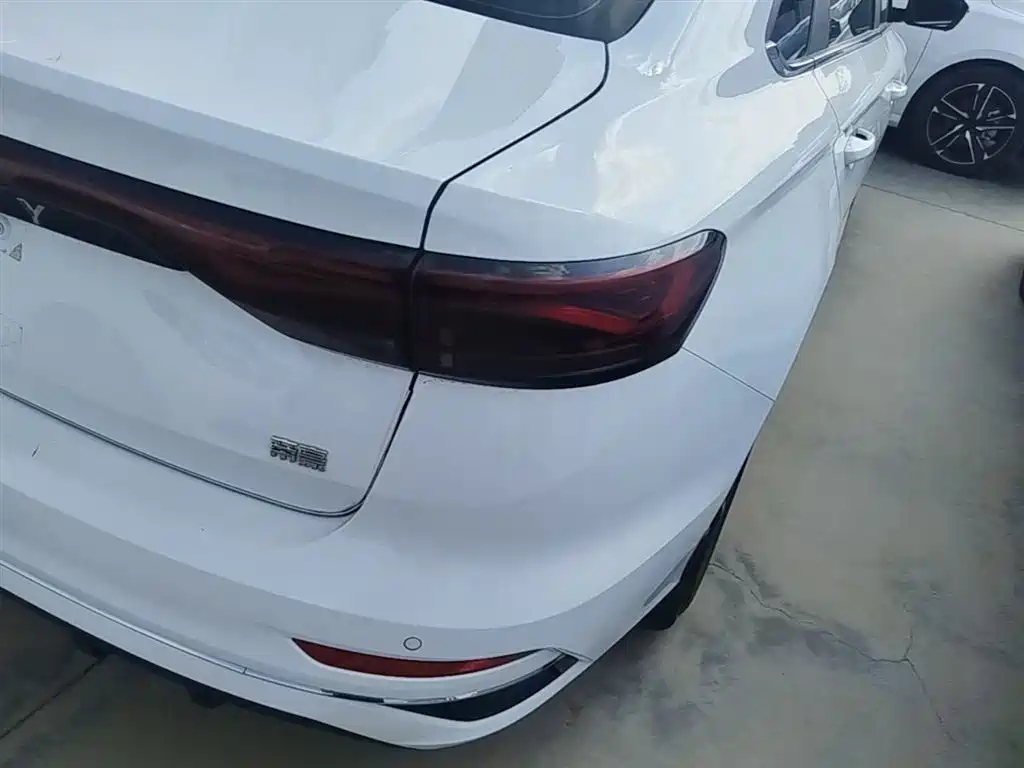 Geely Emgrand 2023 4 Champion 1.5L CVT Luxury