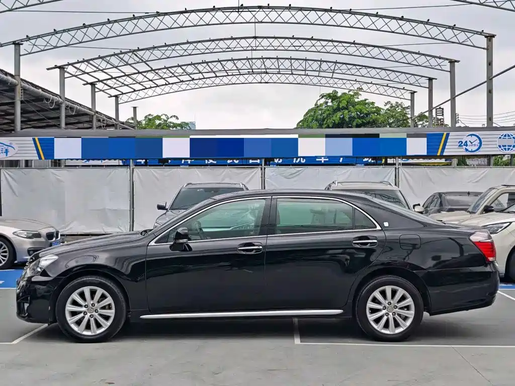Toyota Crown — миниатюра 9