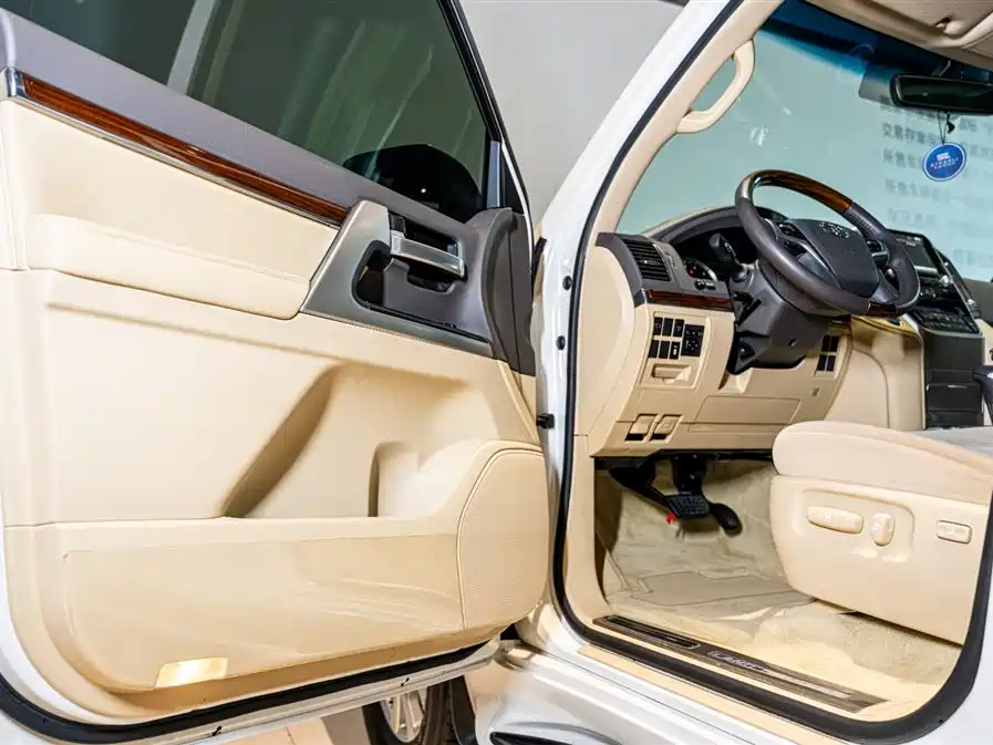 Toyota Land Cruiser 2017 5.7L AT