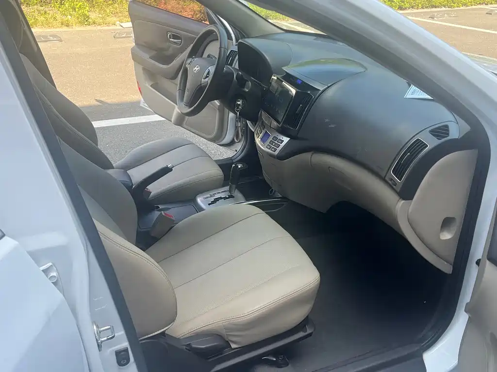 Hyundai Elantra — миниатюра 10