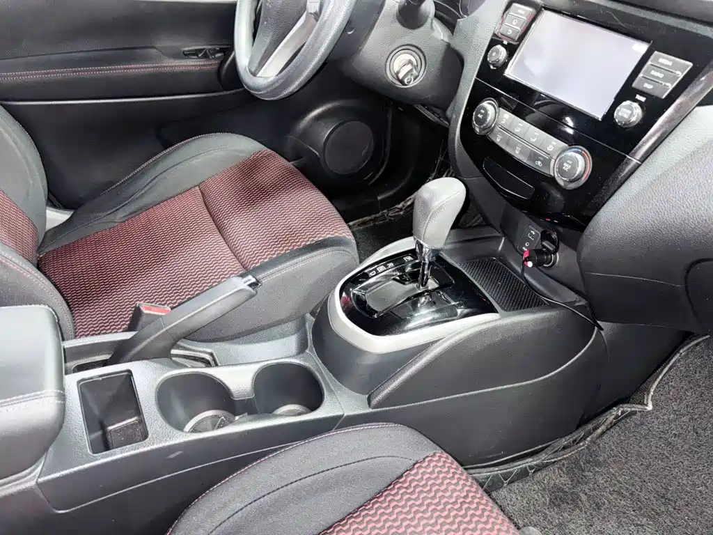Nissan Qashqai — миниатюра 18