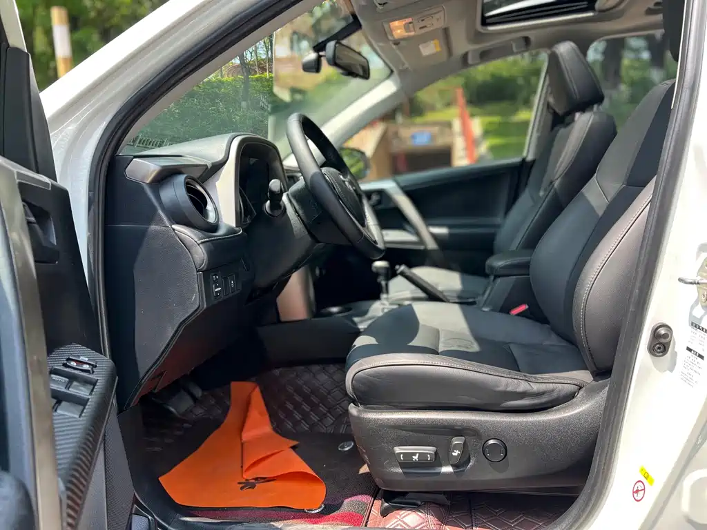 Toyota RAV4 — миниатюра 12