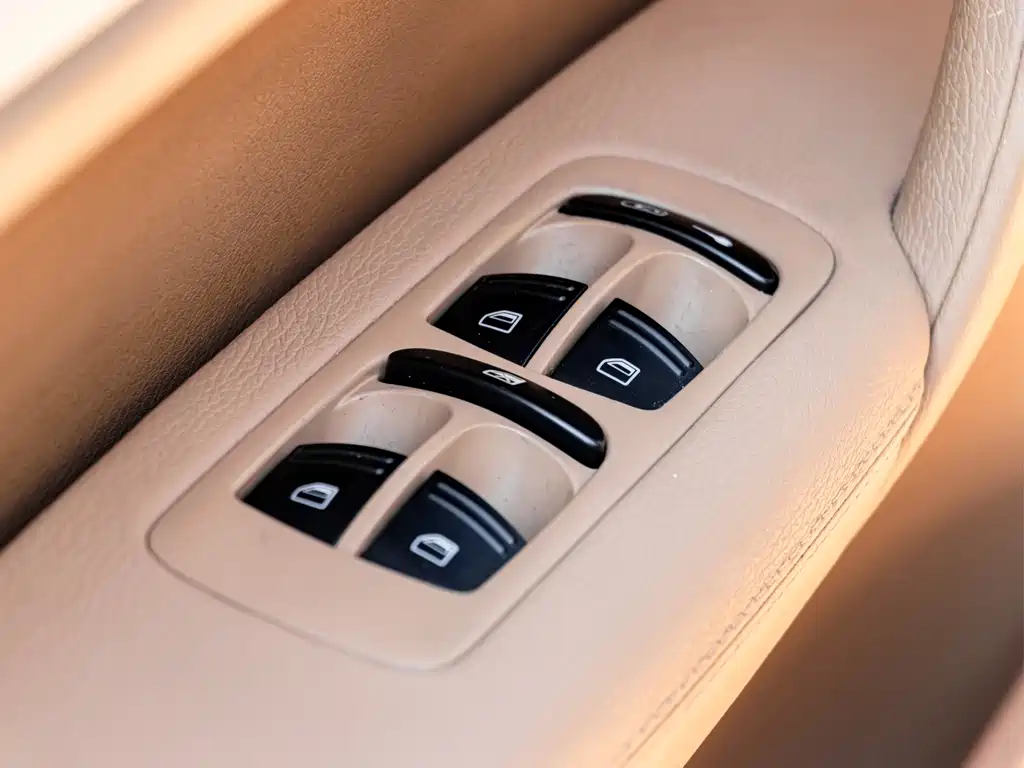 Porsche Cayenne — миниатюра 8