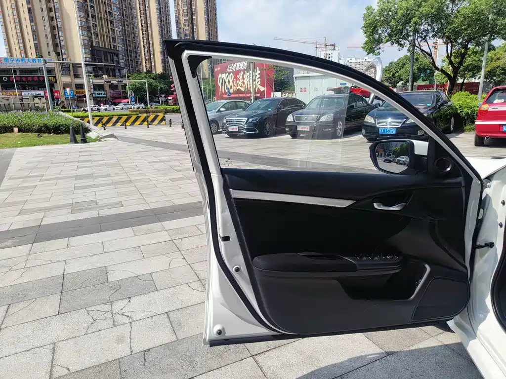 Honda Civic — миниатюра 9