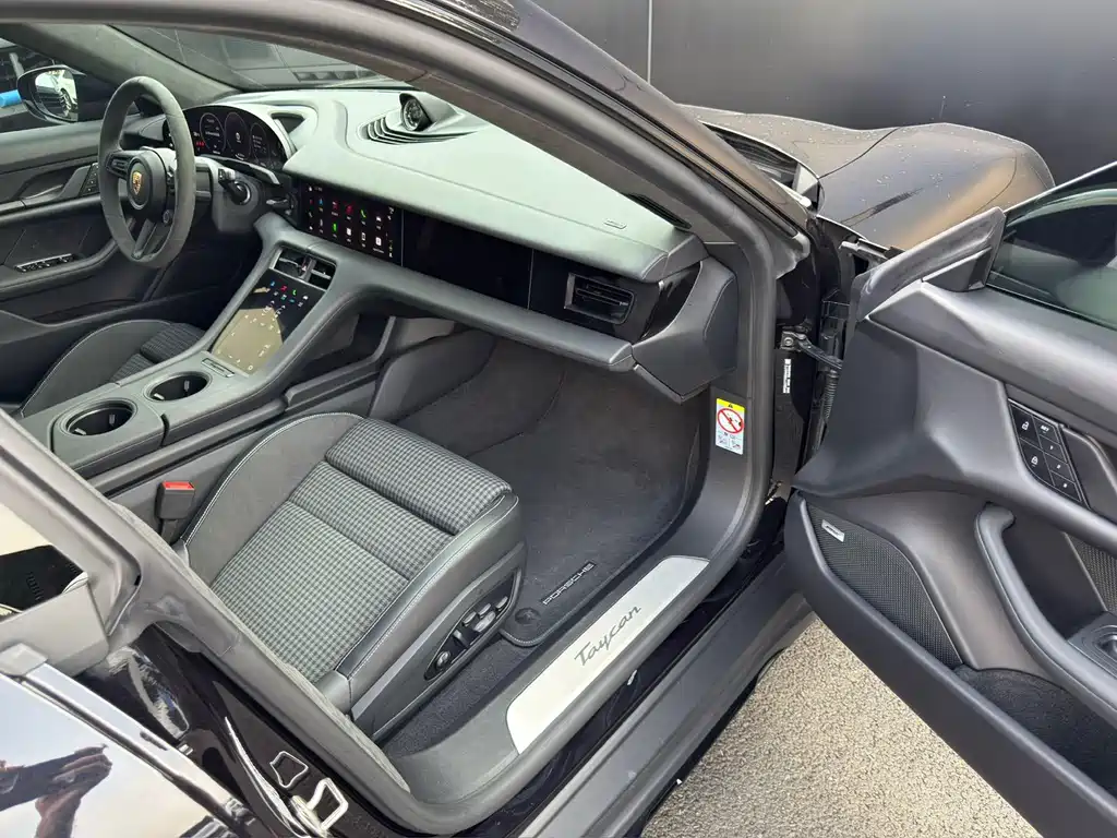 Porsche Taycan — миниатюра 17