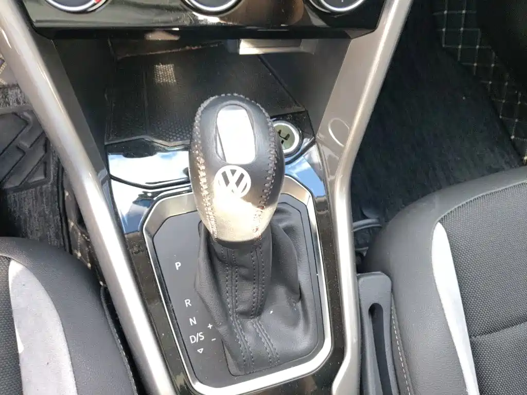 Volkswagen T-Roc — миниатюра 15