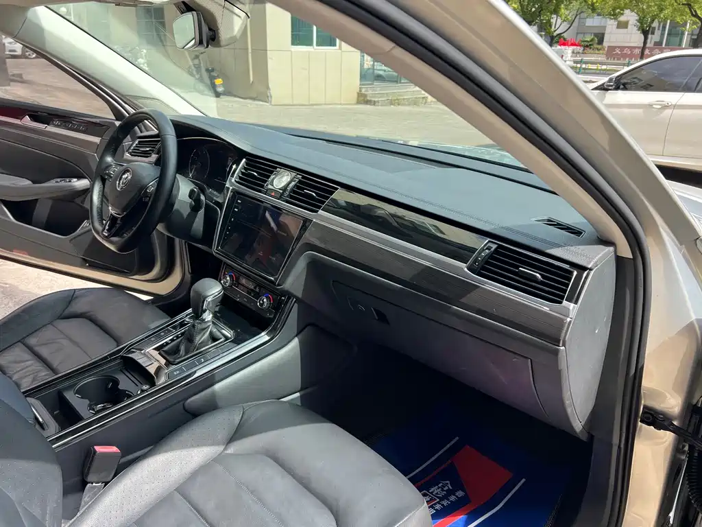 Volkswagen Phideon — миниатюра 3