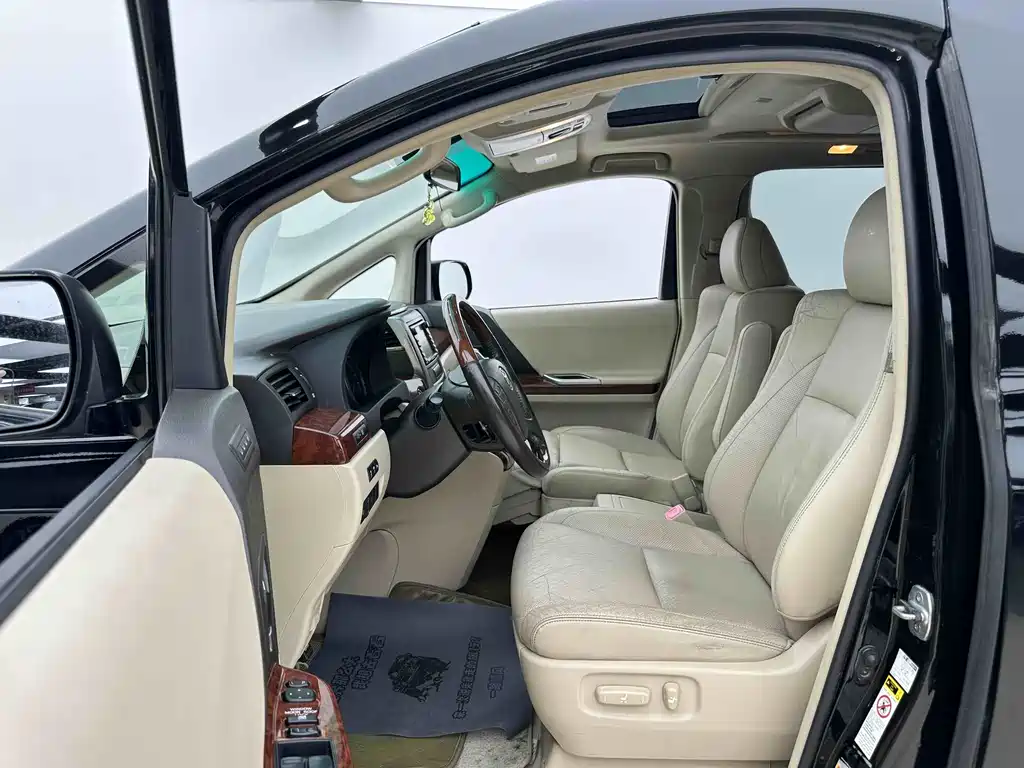 Toyota Alphard 2011 3.5L Luxury