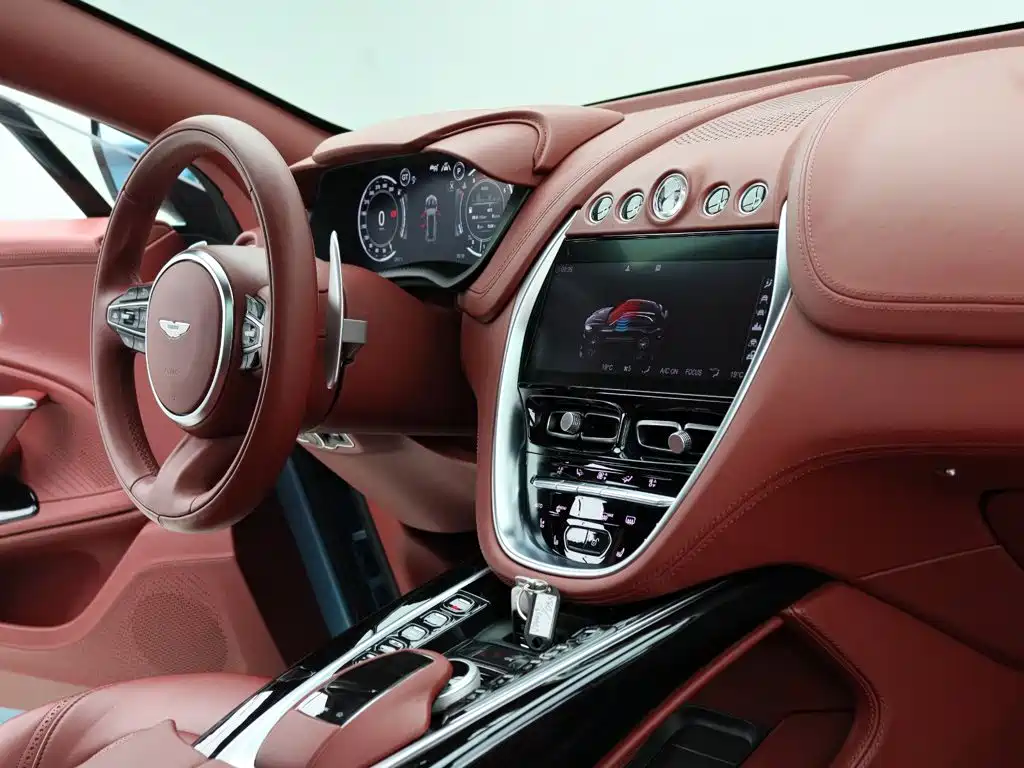 Aston Martin DBX — миниатюра 13
