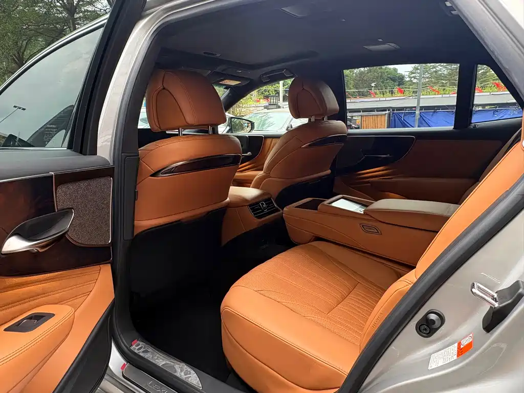 Lexus LS — миниатюра 5