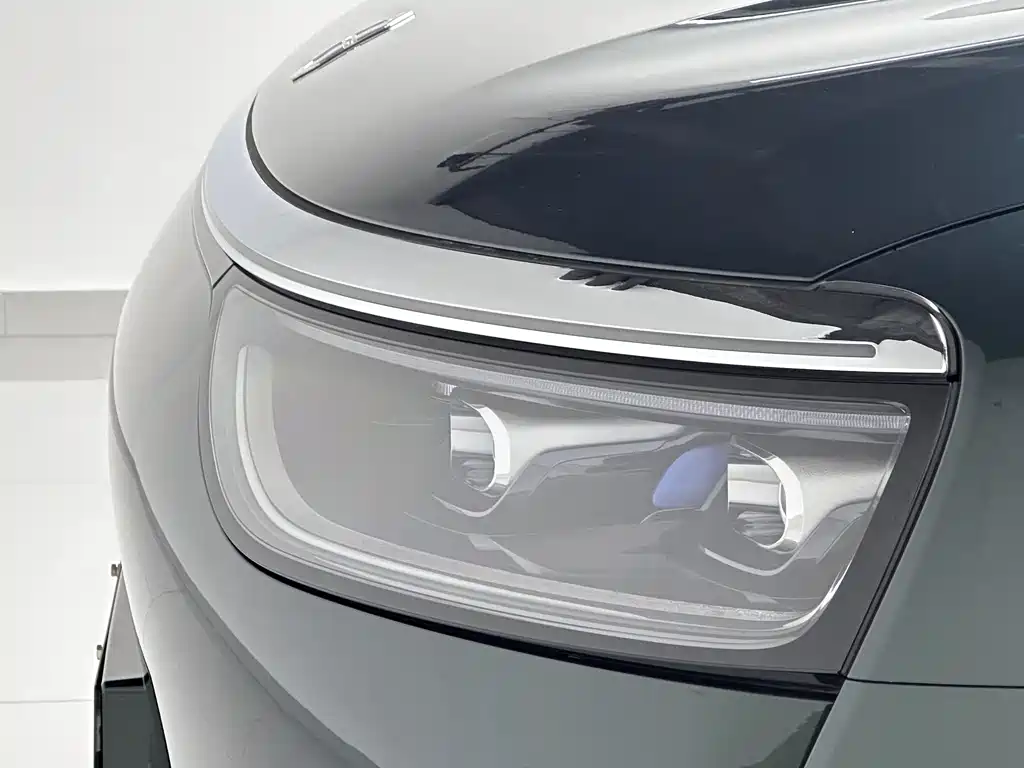 AITO ASK THE WORLD M8