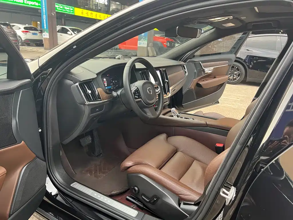 Volvo S90 — миниатюра 11