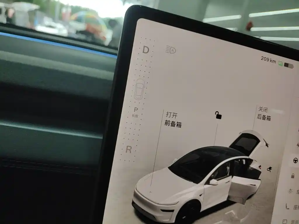 Tesla Model Y — миниатюра 14