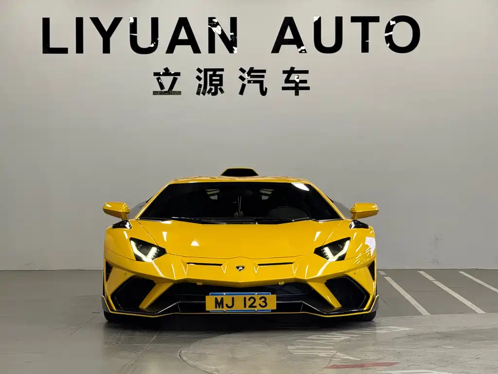 Lamborghini Aventador 2014