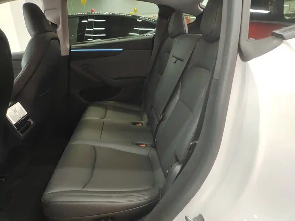 Tesla Model Y — миниатюра 17