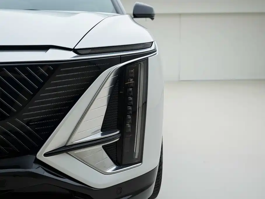Cadillac Lyriq — миниатюра 10