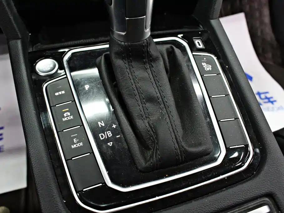 Volkswagen Magotan PHEV — миниатюра 7