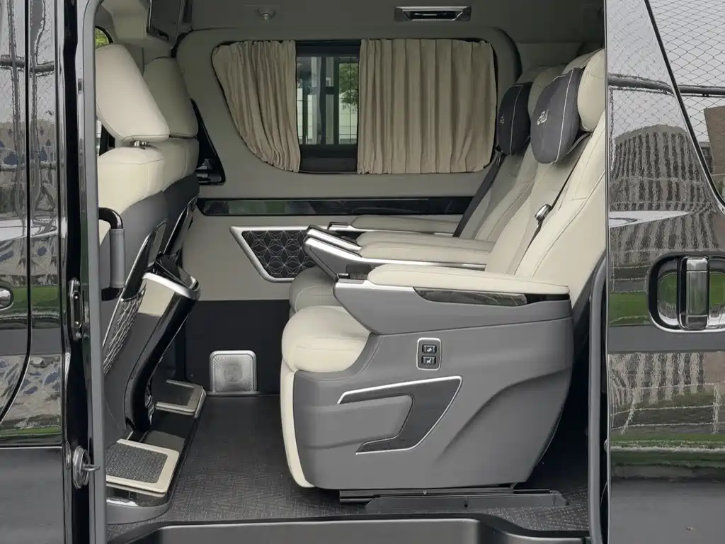 Toyota Hiace — миниатюра 17