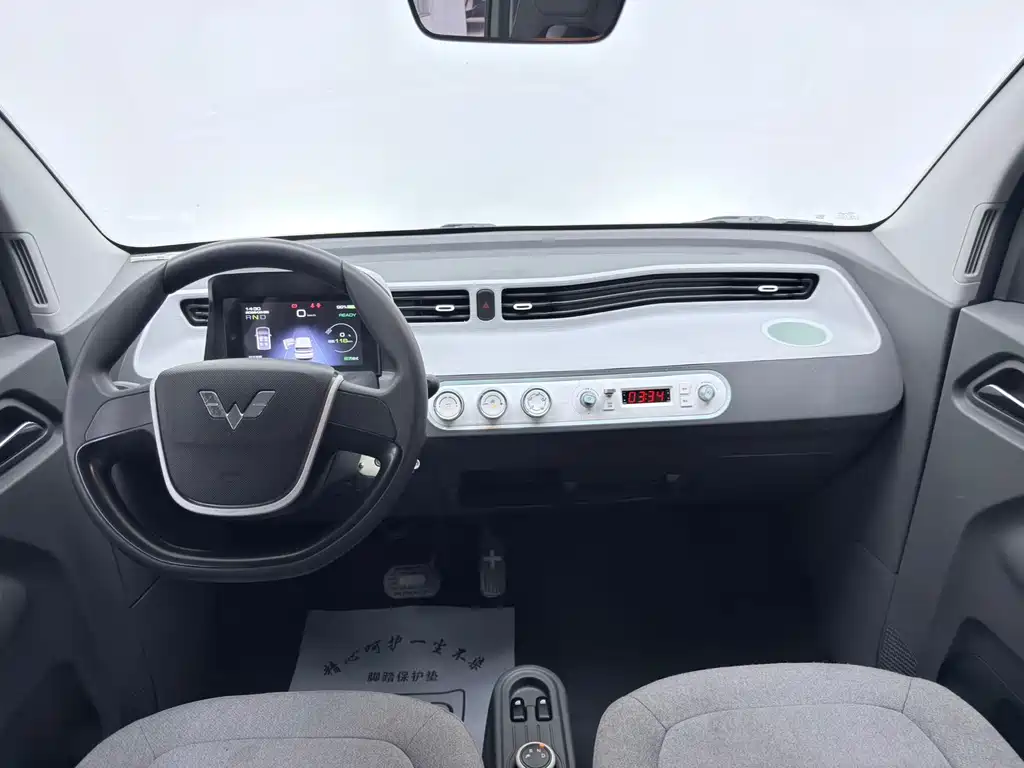 Wuling MINIEV — миниатюра 4