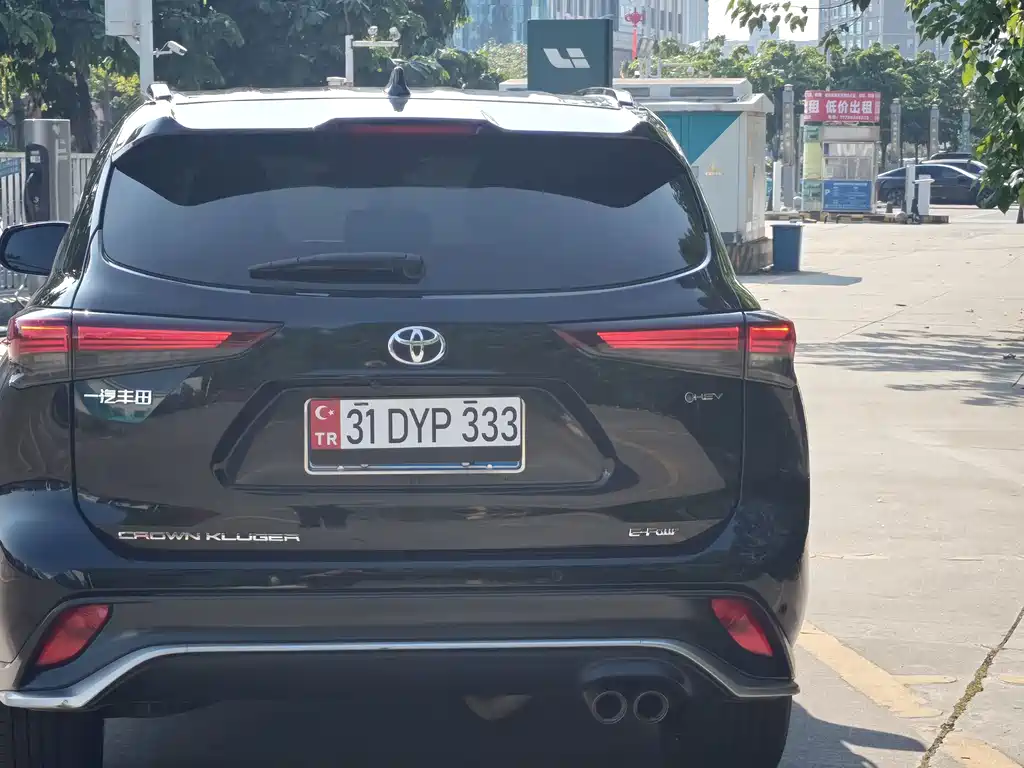 Toyota Crown Kluger — миниатюра 9