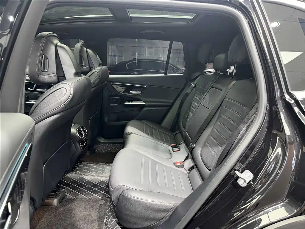 Mercedes-Benz GLC 2024 GLC 260 L 4MATIC 5 мест