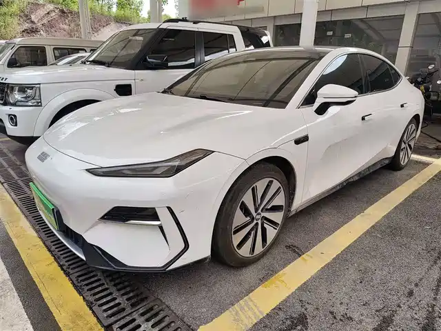 GEELY GALAXY GALAXY E8 2025