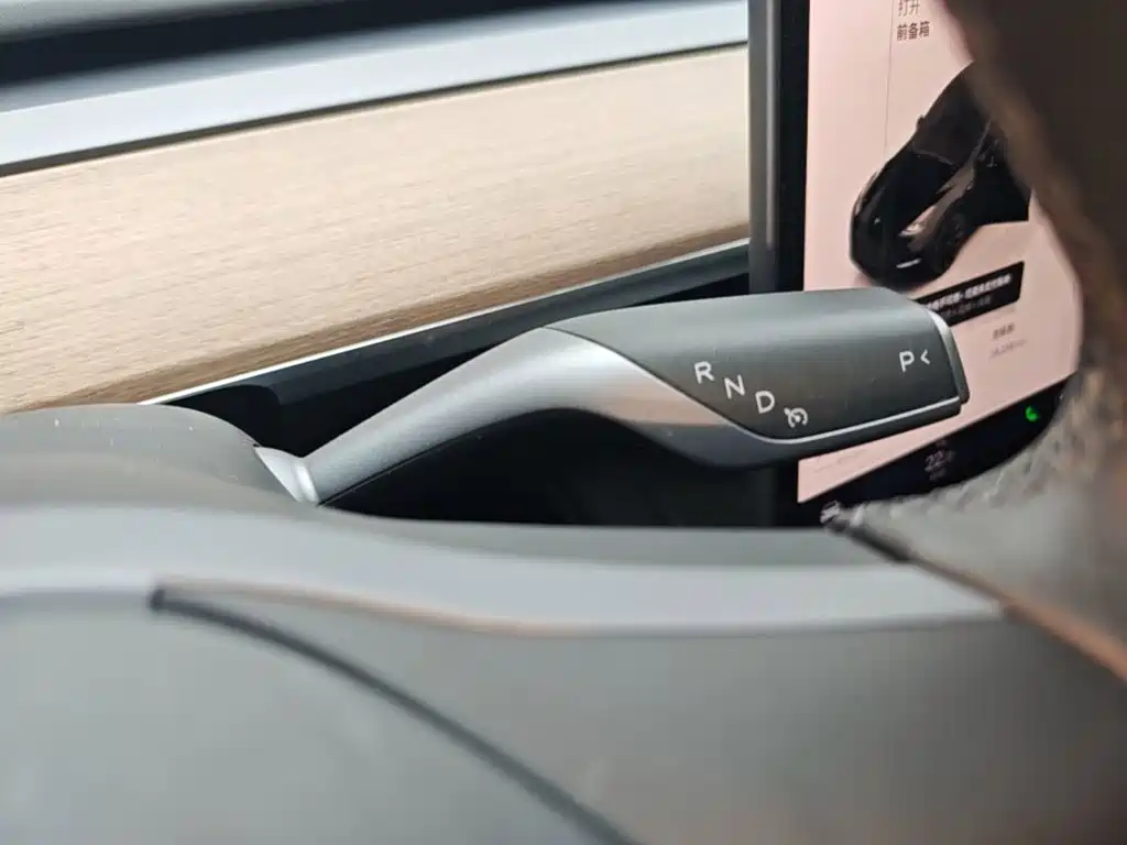 Tesla Model Y — миниатюра 14
