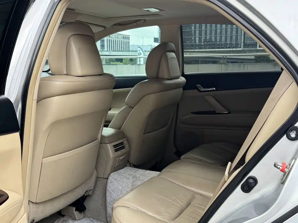 Toyota Reiz — миниатюра 7