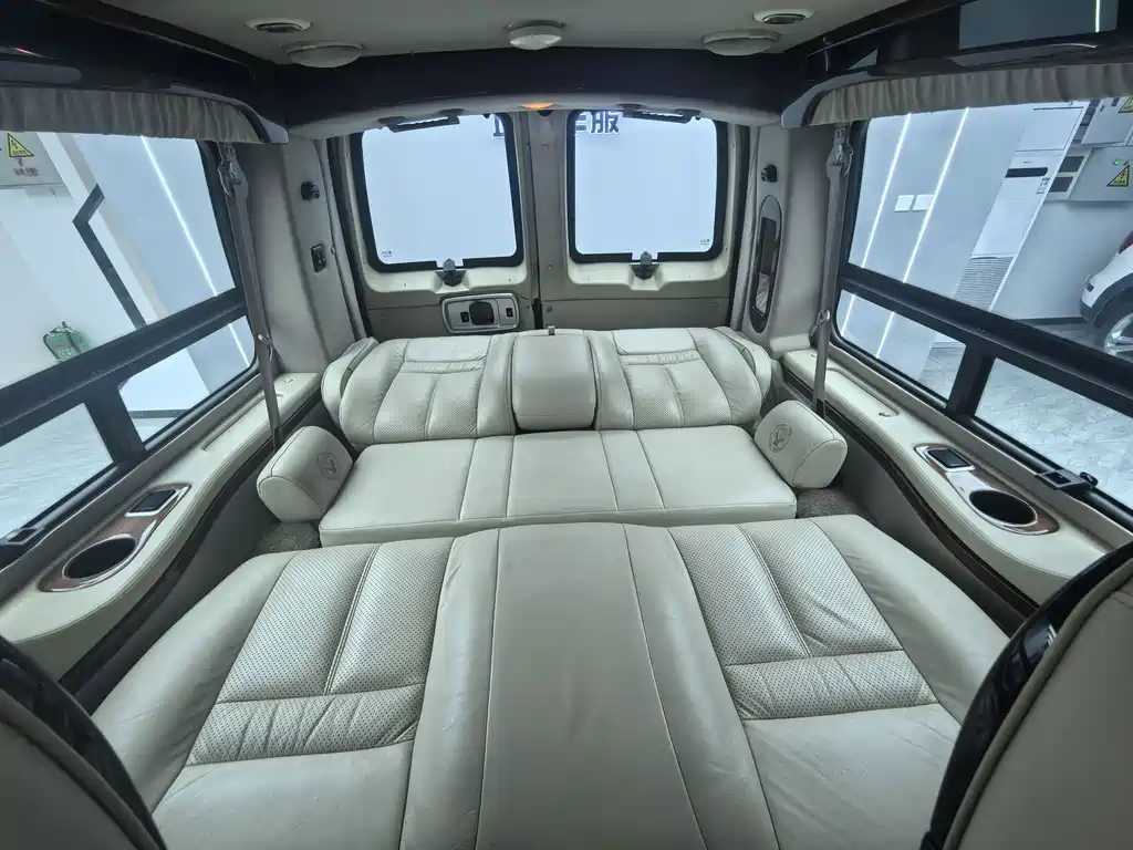 GMC Savana — миниатюра 6