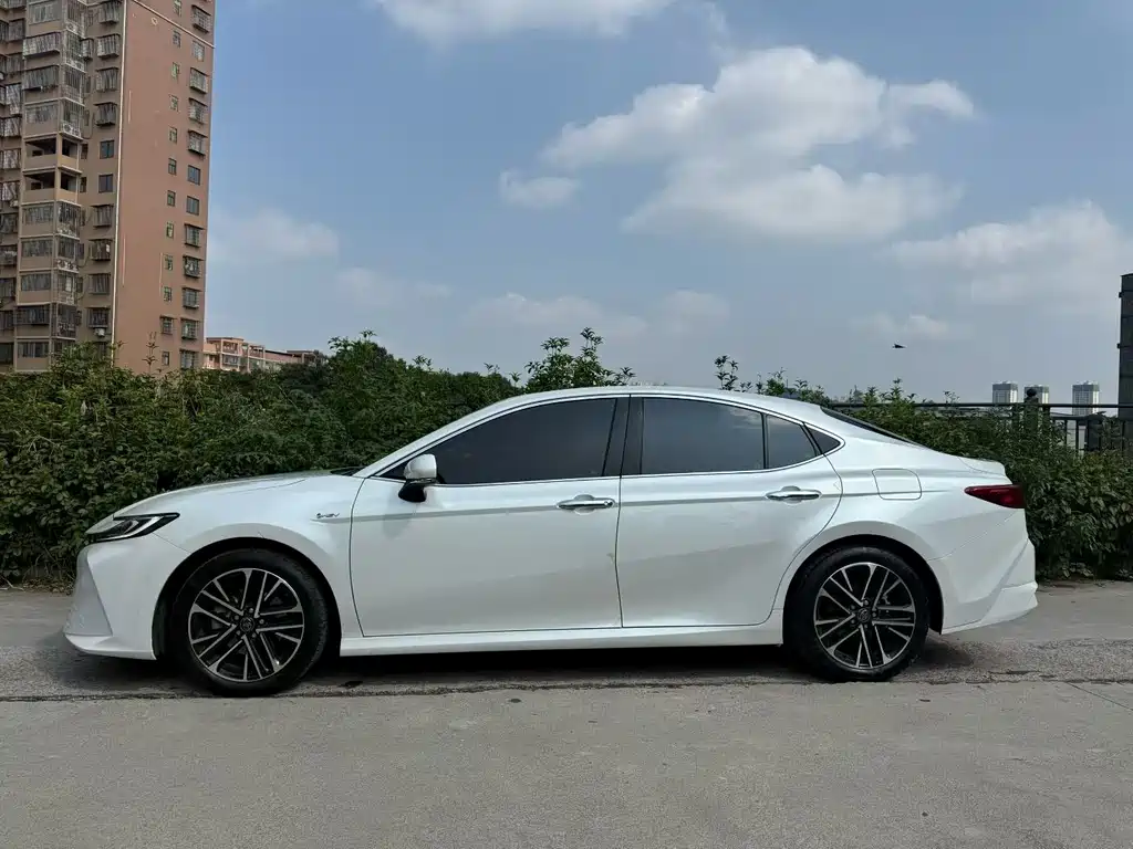 Toyota Camry — миниатюра 4