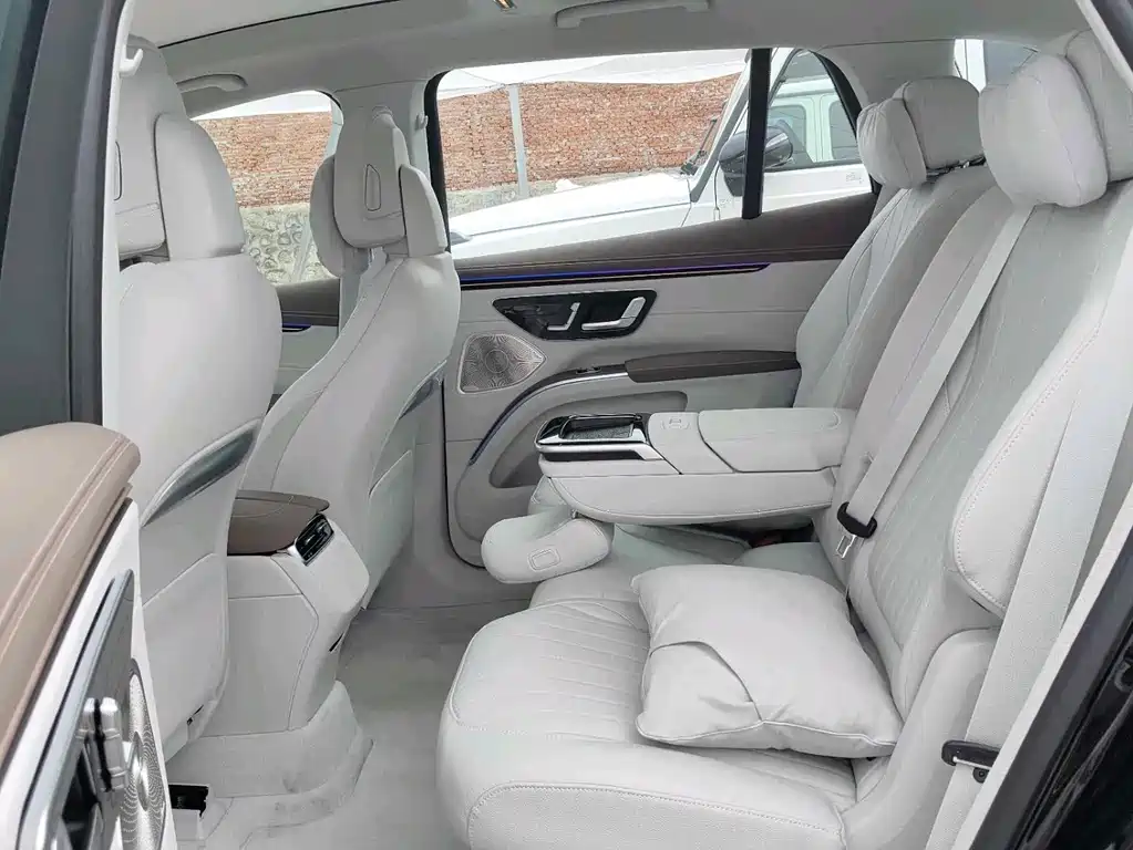 Mercedes-Benz EQS SUV — миниатюра 4