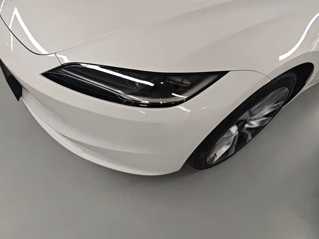 Tesla Model 3 — миниатюра 24