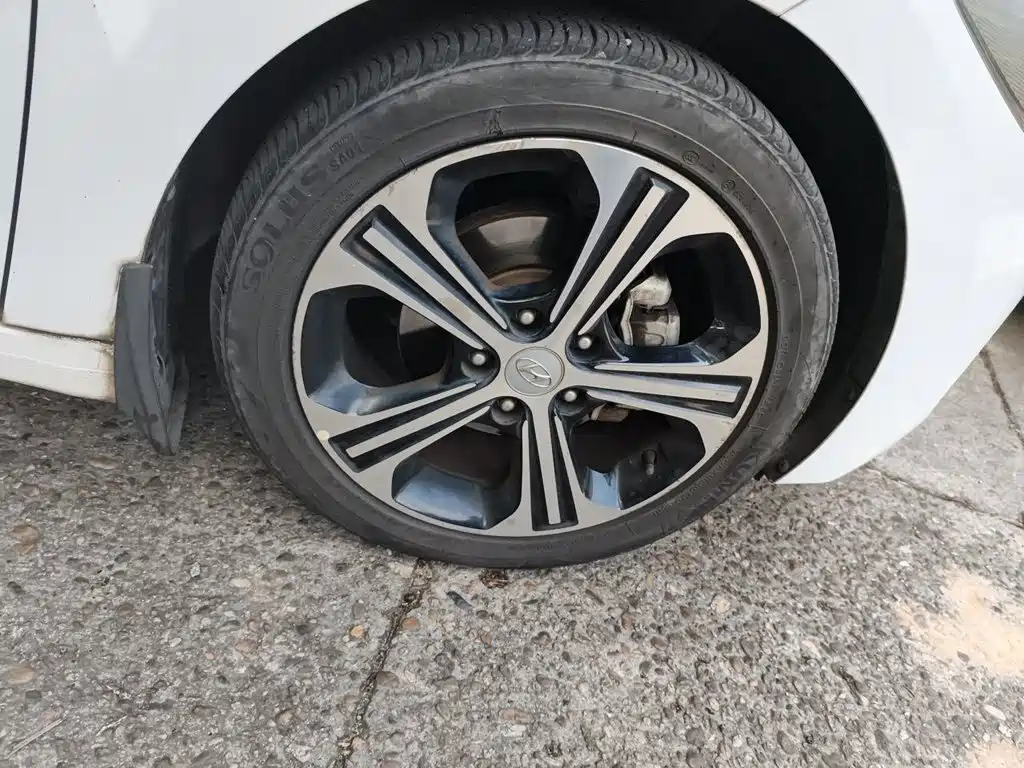 Hyundai Elantra — миниатюра 24