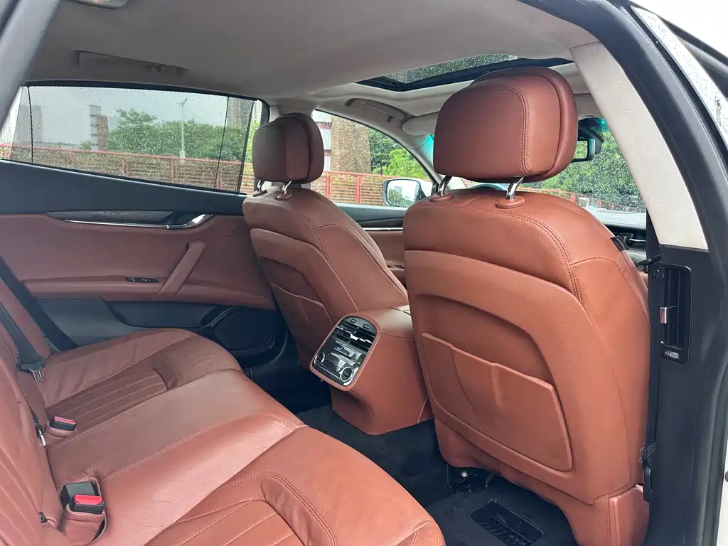 Maserati Quattroporte — миниатюра 9