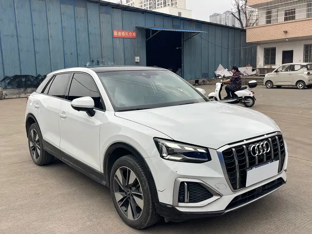 AUDI Q2L