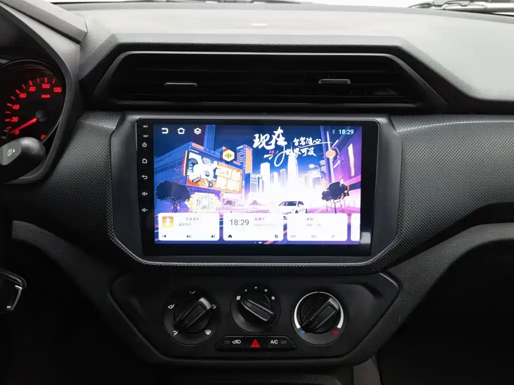 Wuling Hongguang — миниатюра 12
