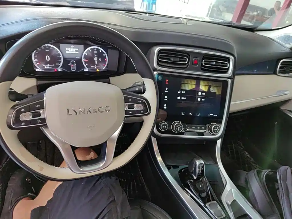 Lynk & Co 01 — миниатюра 10