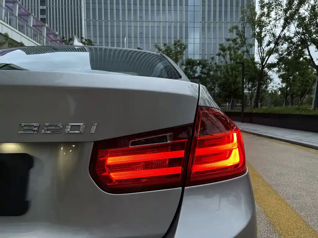 BMW 3 Series — миниатюра 19