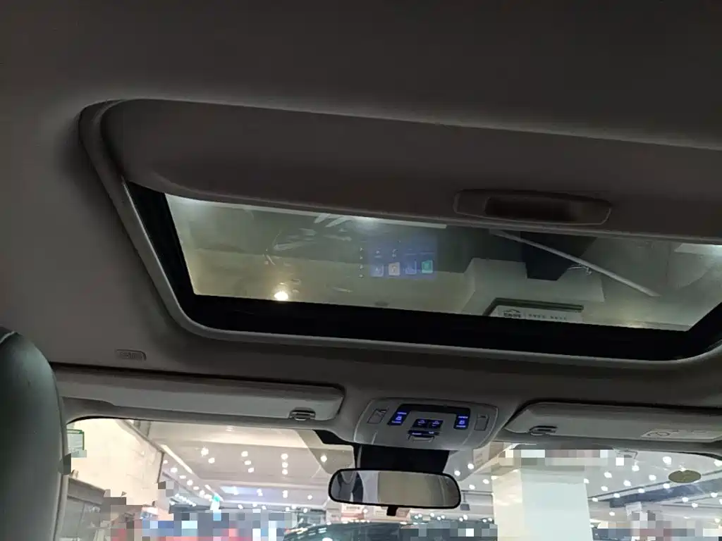 Toyota Sienna — миниатюра 18