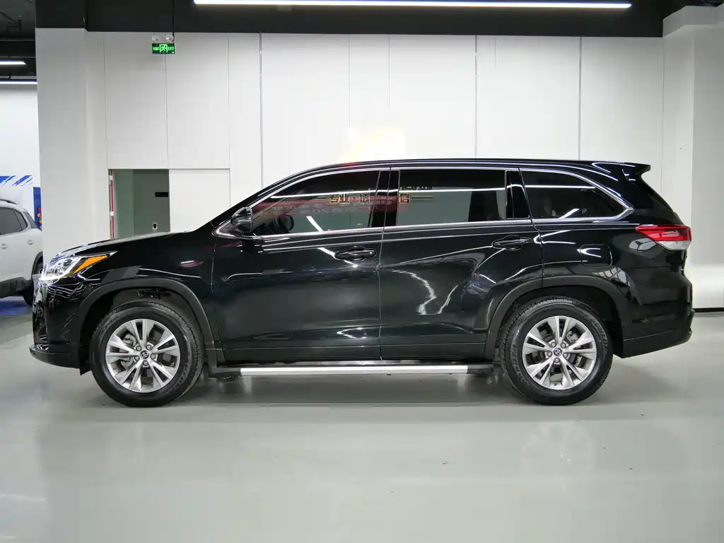TOYOTA HIGHLANDER