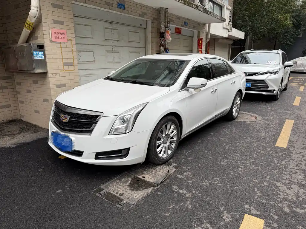 CADILLAC XTS