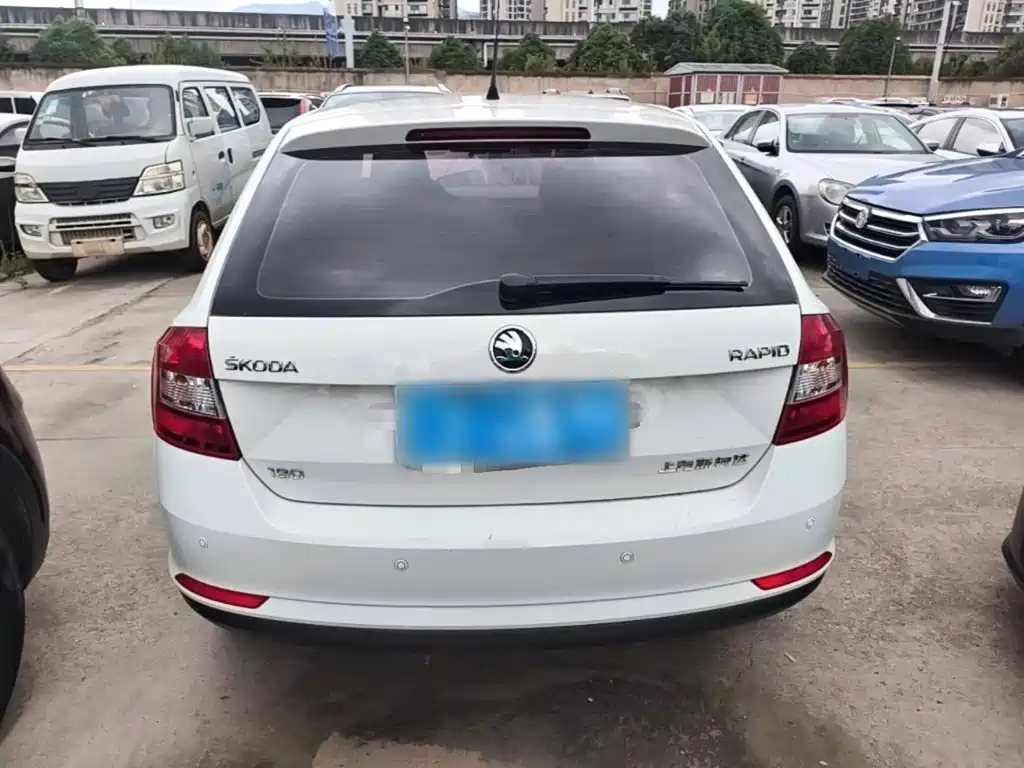 Skoda Rapid Spaceback — миниатюра 6