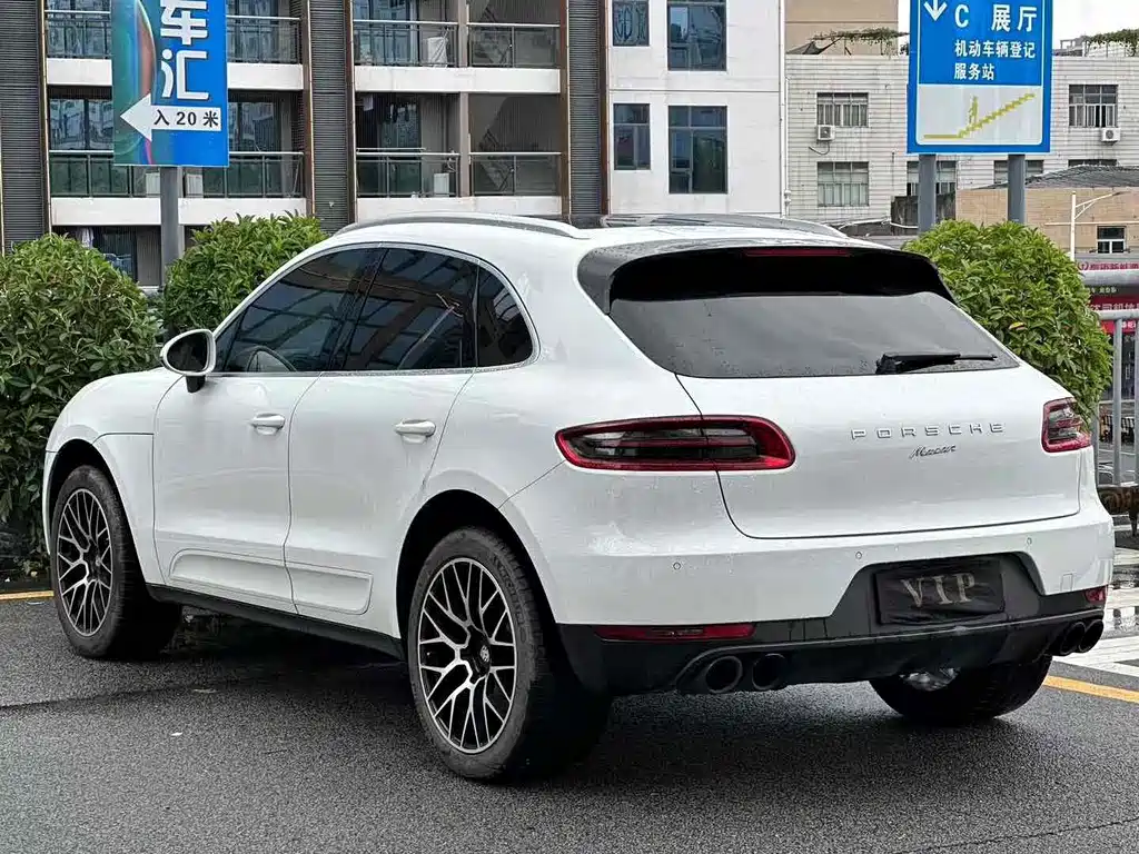 Porsche Macan — миниатюра 9