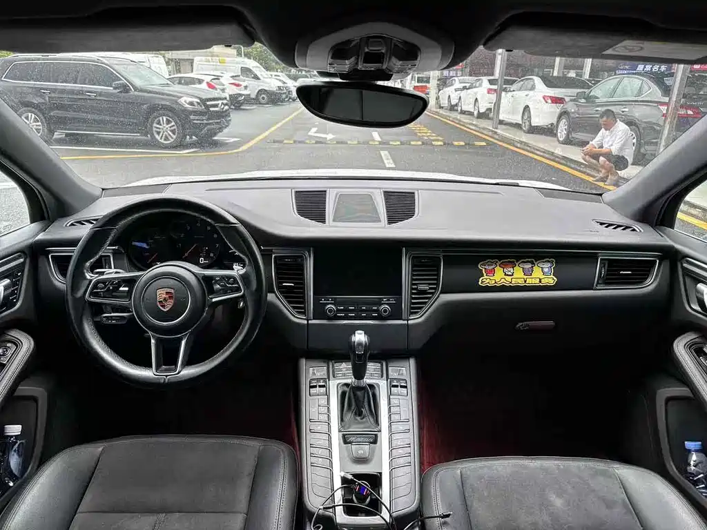 Porsche Macan — миниатюра 4