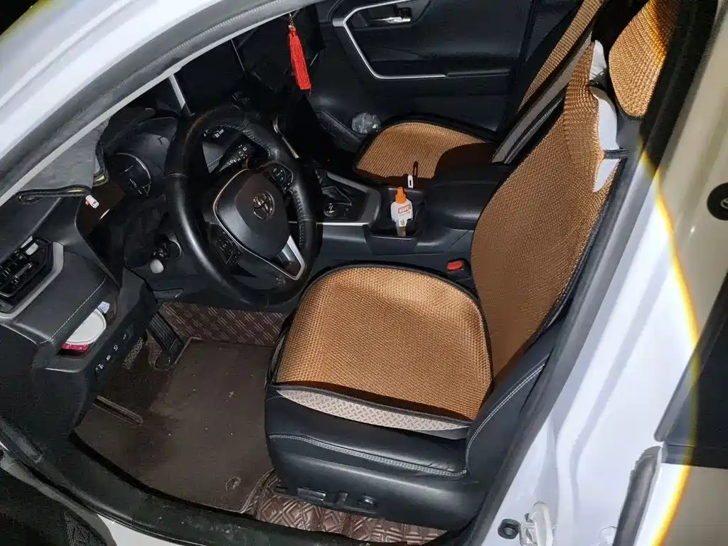 Toyota RAV4 — миниатюра 13