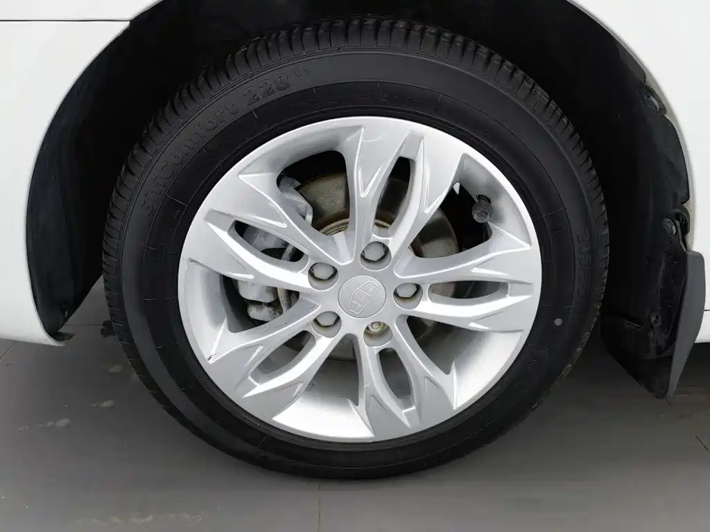 Geely Emgrand — миниатюра 17