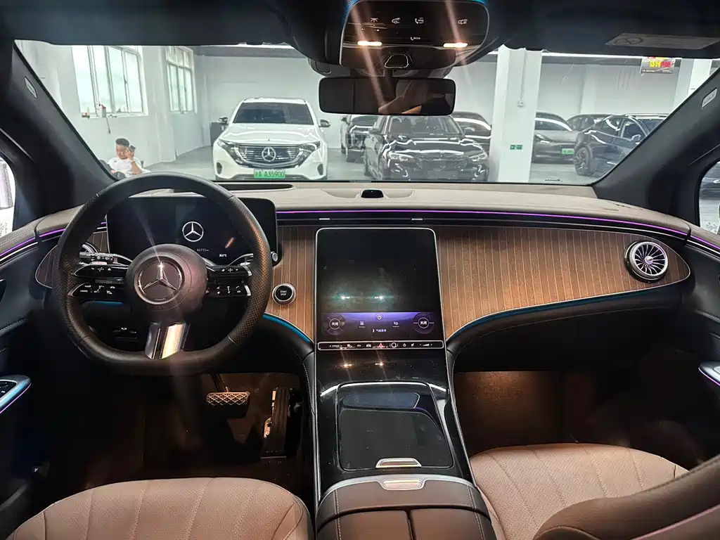 Mercedes-Benz EQE SUV — миниатюра 5